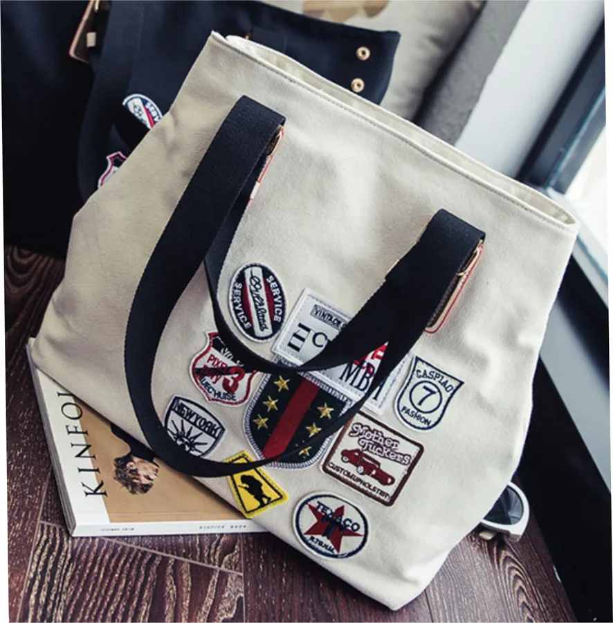 Canvas tote, black handles, badges (CNS-45)